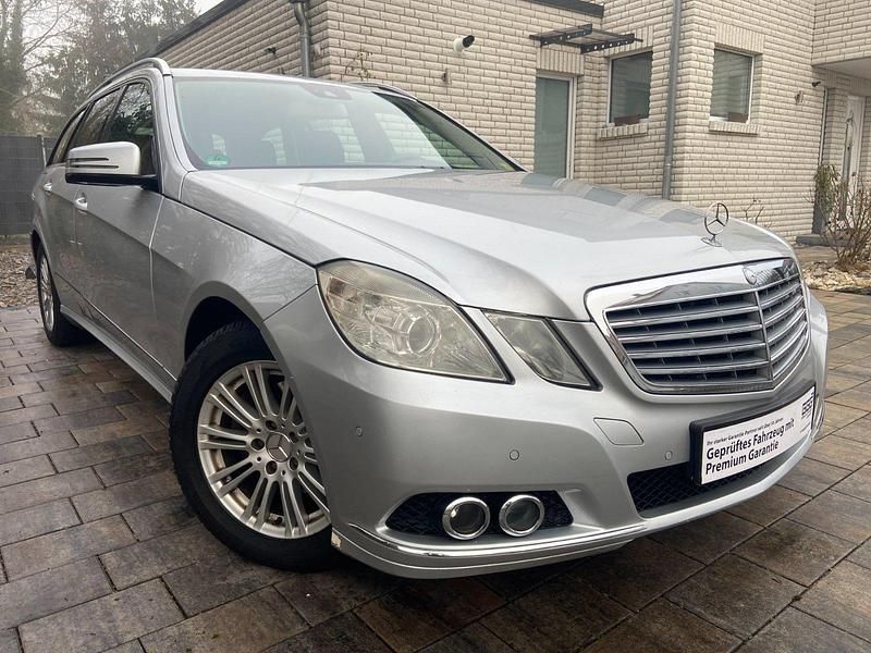 Gebraucht Mercedes E220 Elegance 170 PS (125 kW) 2011 Silber Kombi