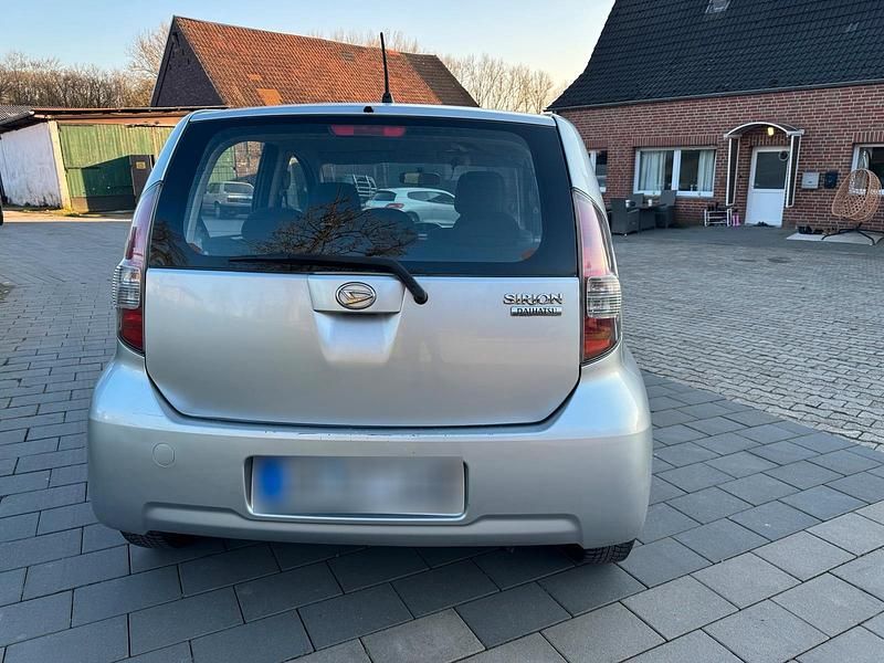 Gebraucht Daihatsu Sirion 70 PS (51 kW) 2008 Silber Kleinwagen