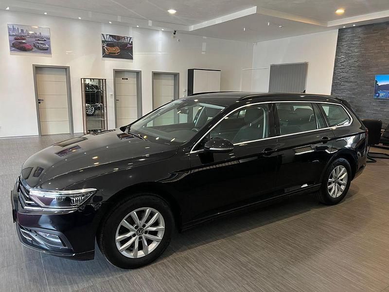 Schwarz Gebraucht 2022 VW Passat Limousine | 19.485 € (Fairer Preis) - Bild 1/4