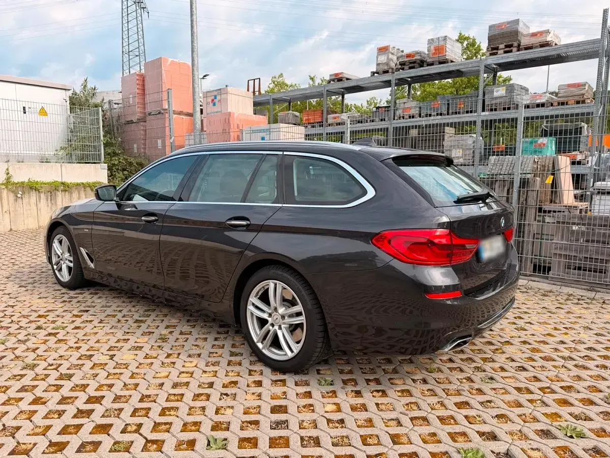 Gebraucht BMW 540 Luxury Line 320 PS (235 kW) 2018 Grau Kombi
