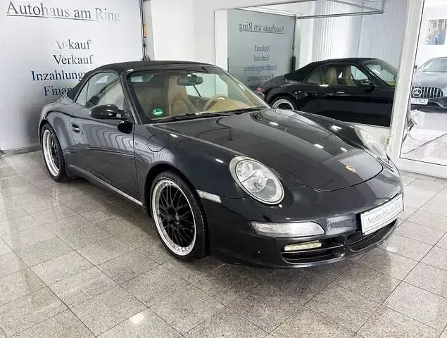 Begagnad Porsche 911 Carrera 325 HK (239 kW) 2005 Cab