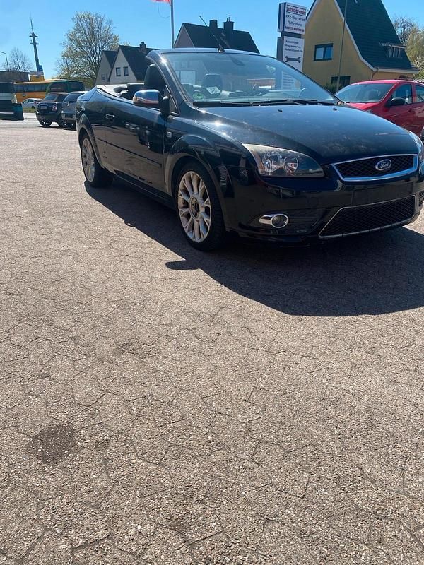 Second-hand Ford Focus Cabriolet 145 CP (106 kW) 2010 Negru Cabrio