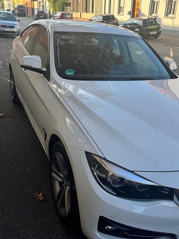 Weiß Gebraucht 2018 BMW 320 Gran Turismo Sport Line Limousine | 14.900 € (Superpreis) - Bild 1/4