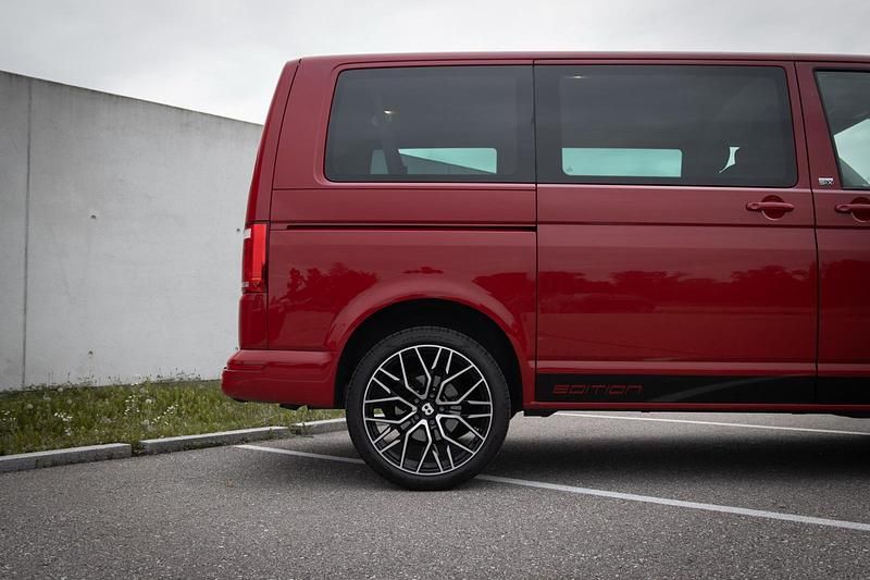 Gebraucht VW T6 150 PS (110 kW) 2016 Rot Van