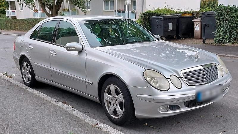 Gebraucht Mercedes E200 163 PS (119 kW) 2004 Silber Limousine