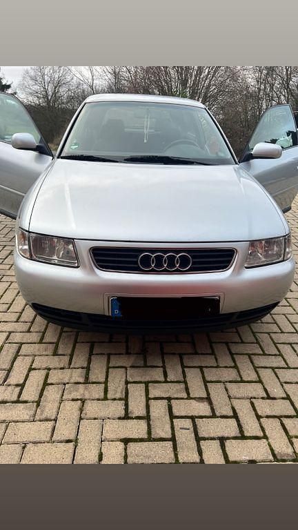 Gebraucht Audi A3 Ambiente 101 PS (74 kW) 1998 Silber Kleinwagen