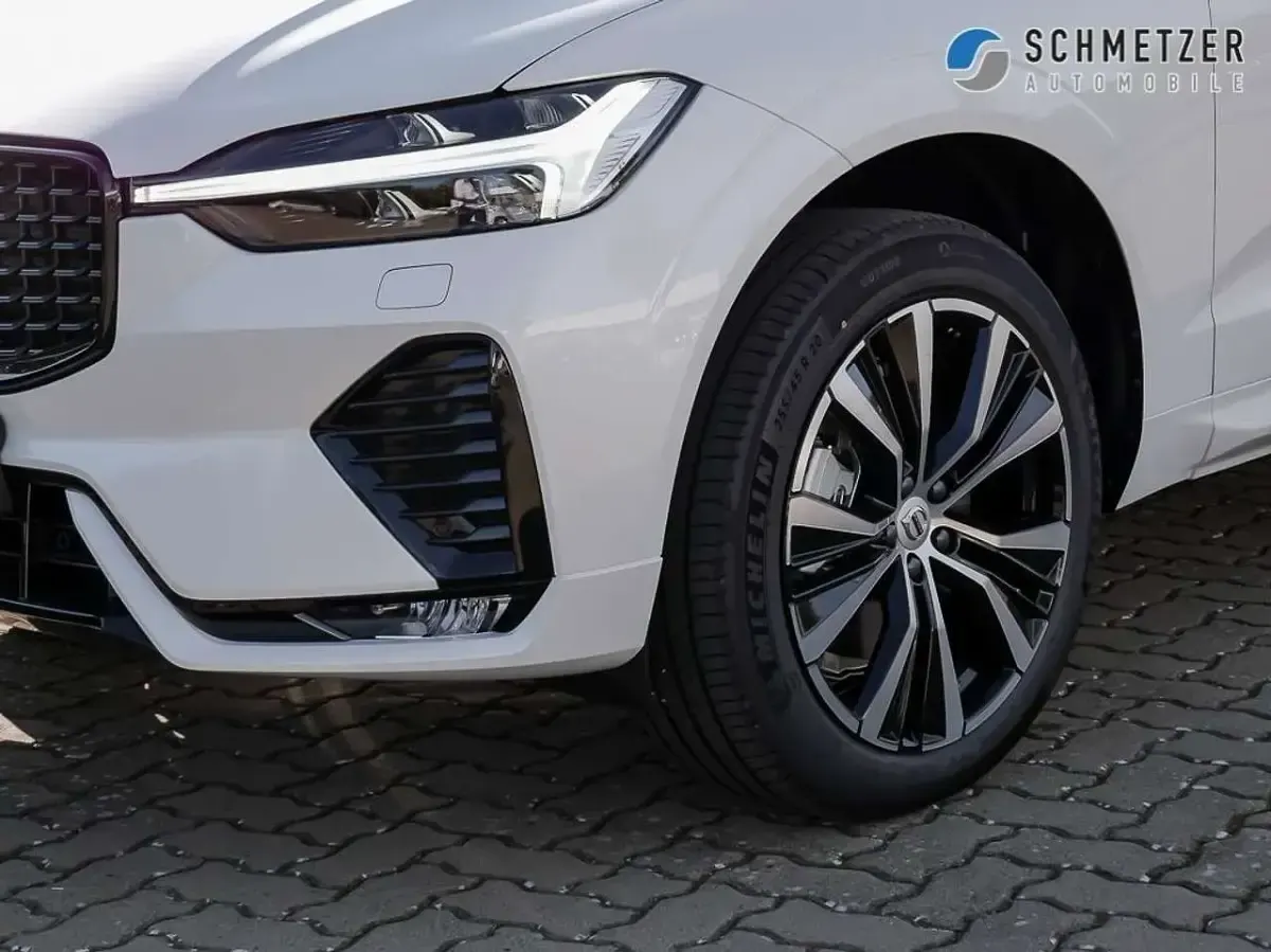 Gebraucht Volvo XC60 Plus 197 PS (144 kW) 2023 Inscription crystal white pear SUV