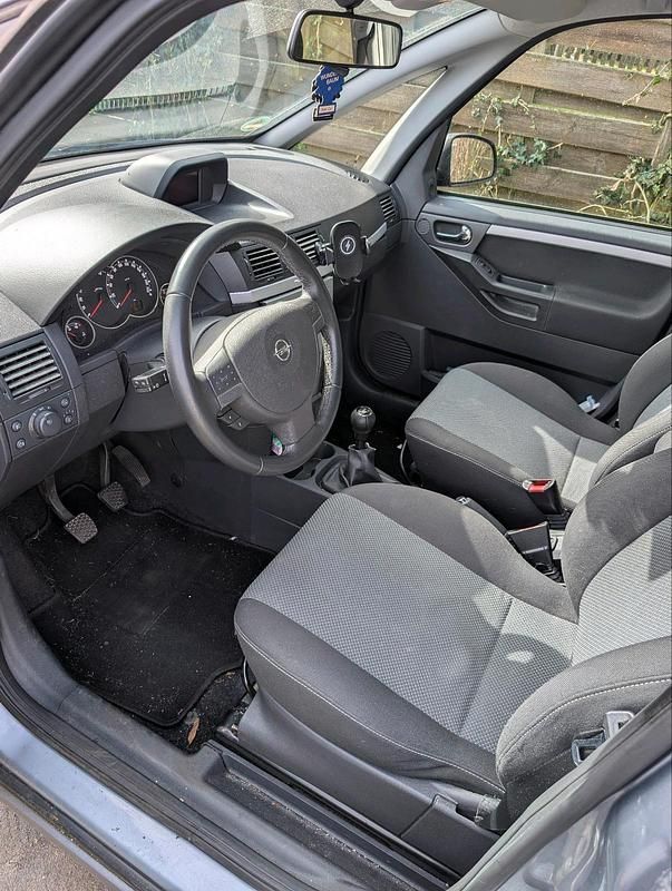 Gebraucht Opel Meriva 105 PS (77 kW) 2009 Silber Van / Kleinbus