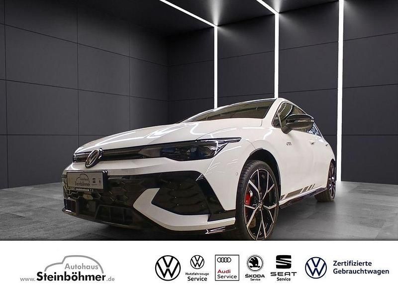 Pure white Neu 2026 VW Golf GTI Clubsport Limousine | 48.552 € - Bild 1/4
