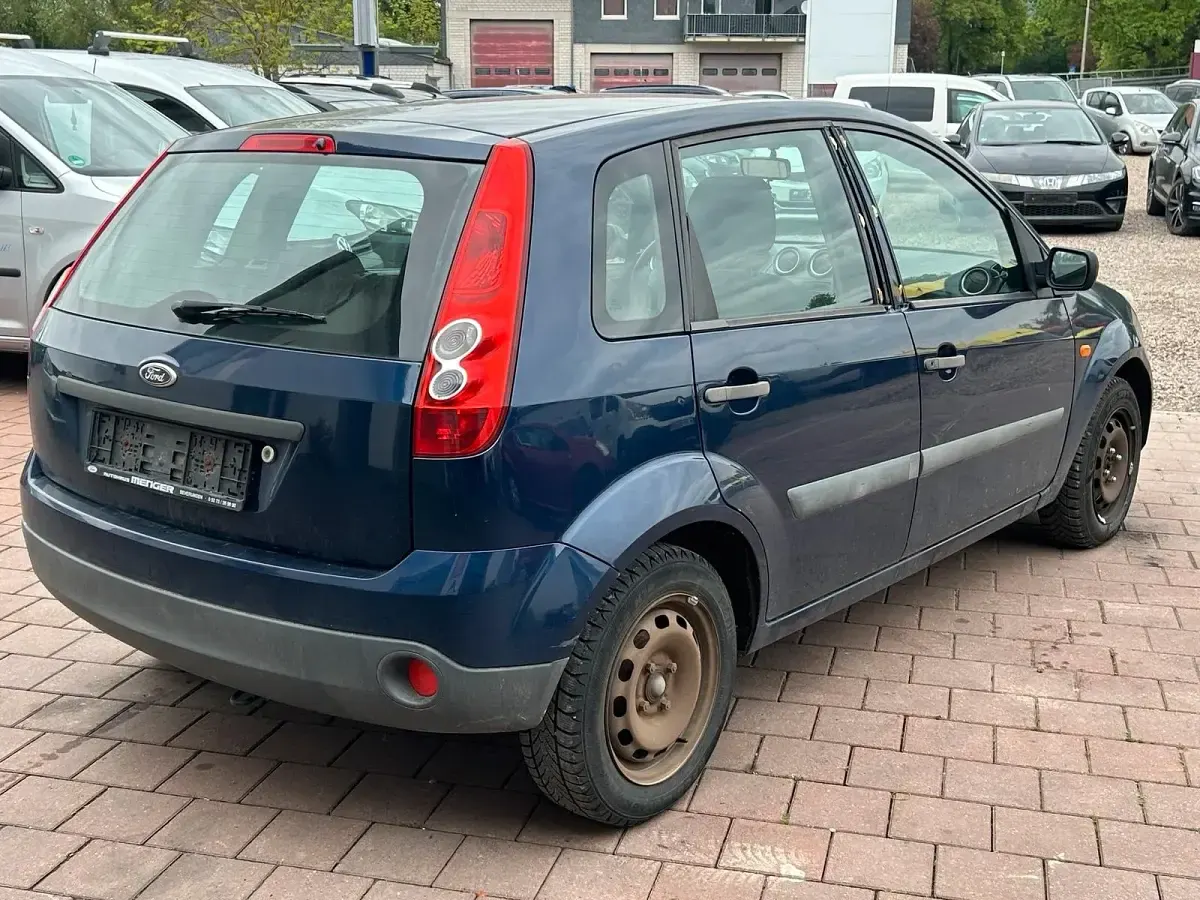Gebraucht Ford Fiesta 60 PS (44 kW) 2006 Blau Kleinwagen