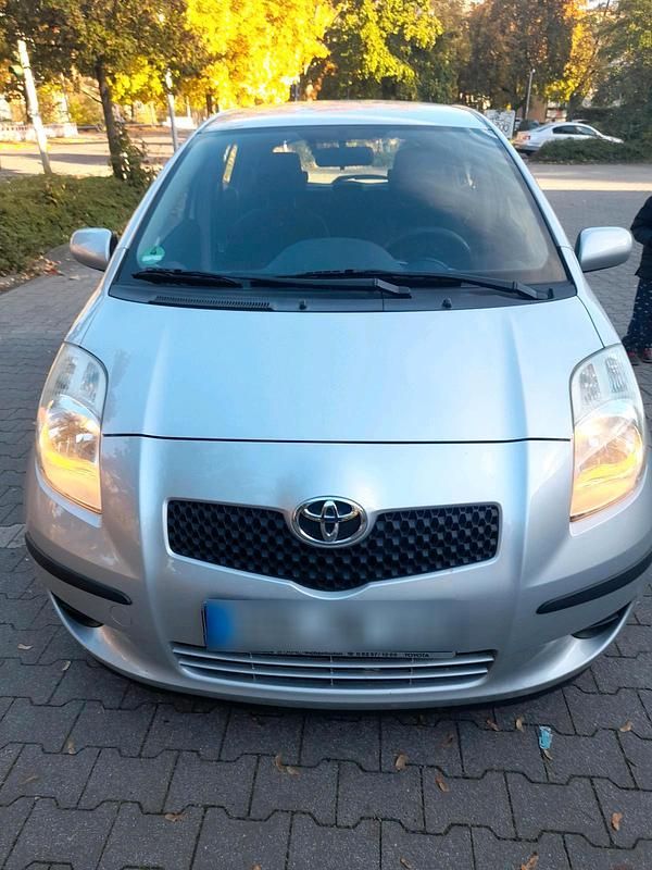Silber Gebraucht 2006 Toyota Yaris Sol Limousine | 3.150 € (Fairer Preis) - Bild 1/4