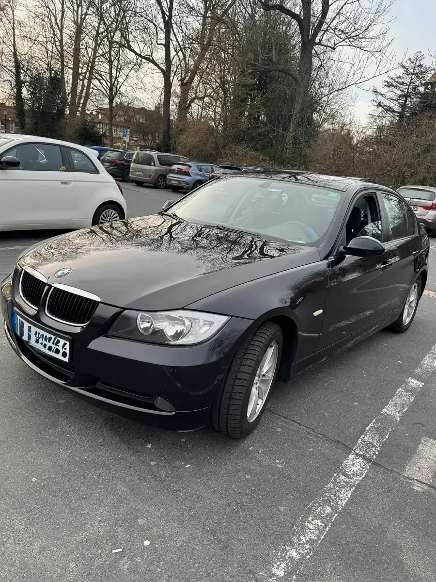 Gebraucht BMW 318 129 PS (94 kW) 2007 Schwarz Limousine