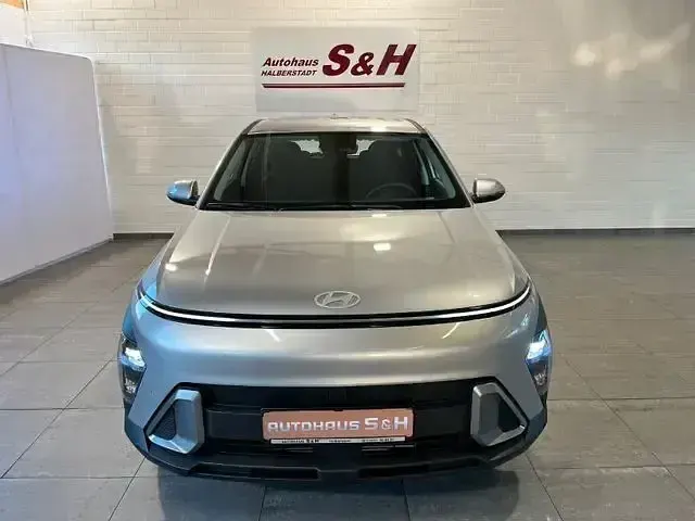 Neu Hyundai Kona Comfort 101 PS (74 kW) 2025 Silber SUV