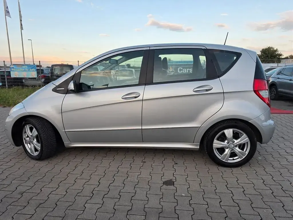Gebraucht Mercedes A160 82 PS (60 kW) 2012 Silber Kleinwagen