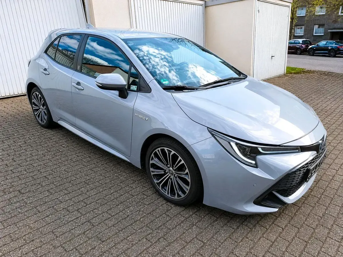 Gebraucht Toyota Corolla Team 122 PS (89 kW) 2021 Grau Limousine