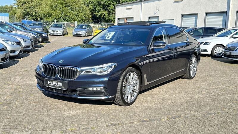 Blau Gebraucht 2018 BMW 750L Executive Limousine | 30.990 € (Superpreis) - Bild 1/4