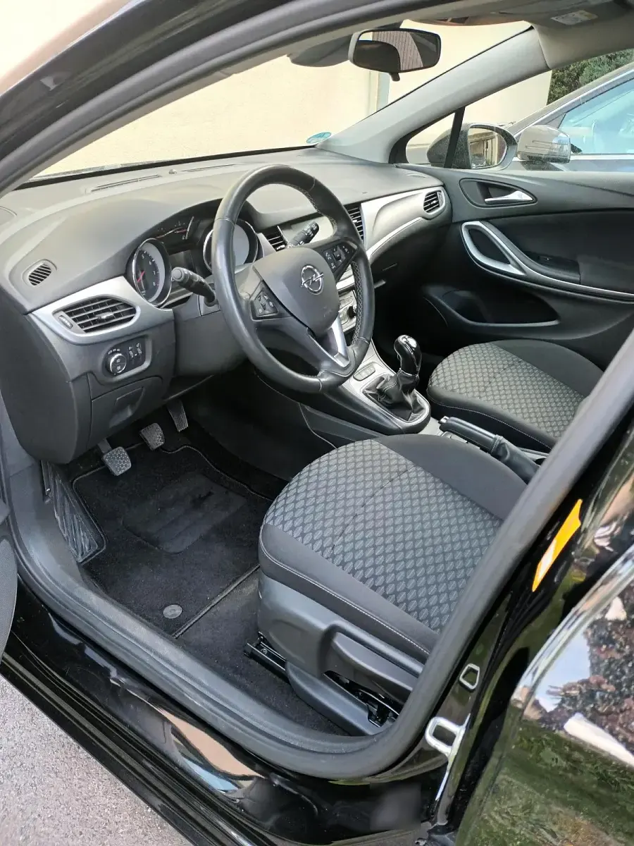 Gebraucht Opel Astra 131 PS (96 kW) 2022 Schwarz Kleinwagen