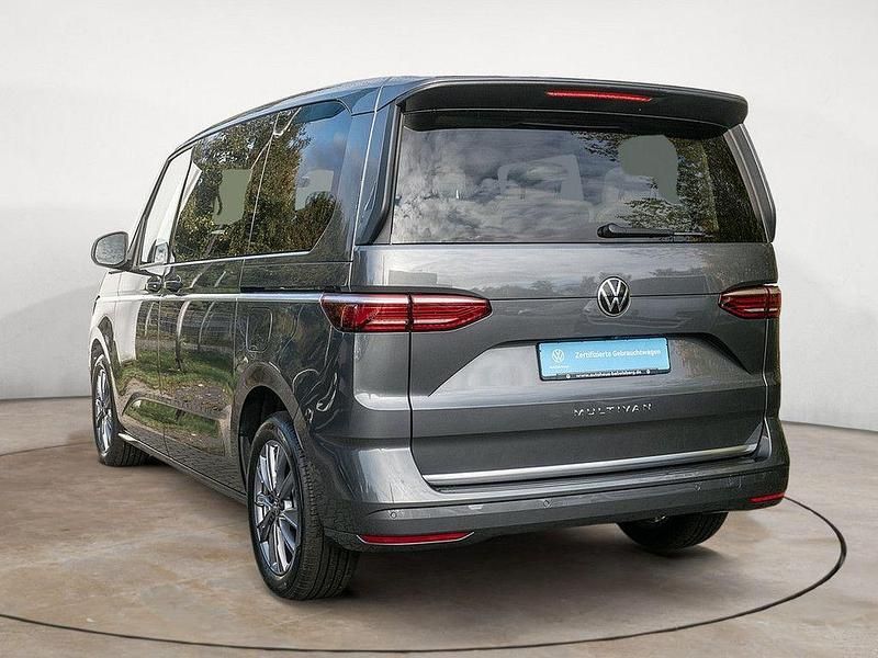 Gebraucht VW Multivan Style 150 PS (110 kW) 2024 Grau Van