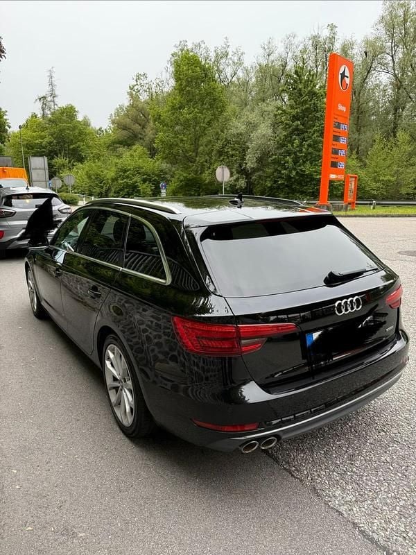 Gebraucht Audi A4 Comfort 190 PS (139 kW) 2016 Schwarz Kombi