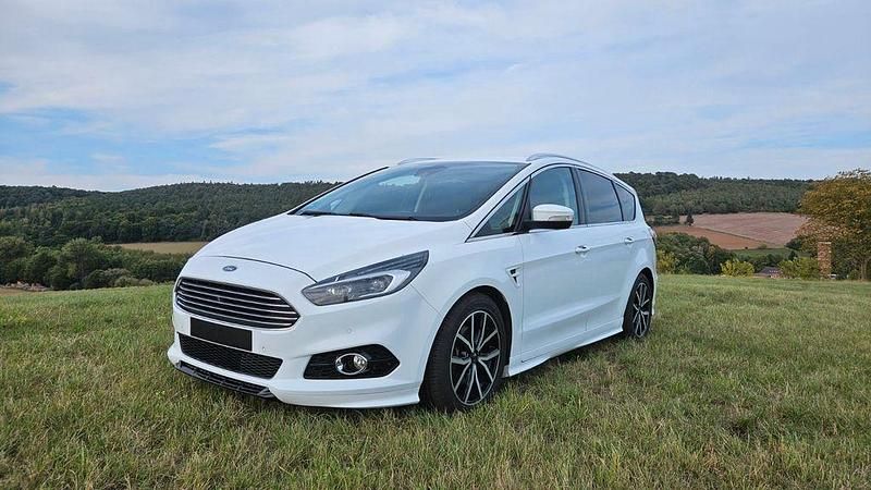 Weiß Gebraucht 2016 Ford S-MAX Titanium Van / Kleinbus | 18.800 € (Teuer) - Bild 1/4