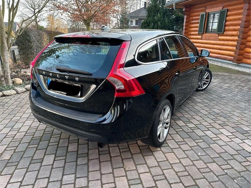 Gebraucht Volvo V60 Momentum 150 PS (110 kW) 2012 Schwarz Kombi