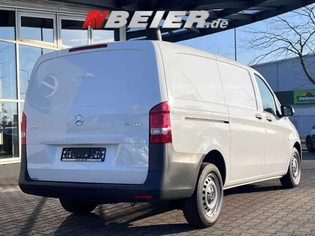 Gebraucht Mercedes Vito 163 PS (119 kW) 2022 Arktikweiss Van