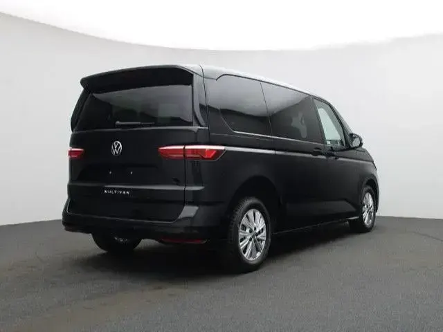 Gebraucht VW Multivan Basis 150 PS (110 kW) 2025 Schwarz Van / Kleinbus