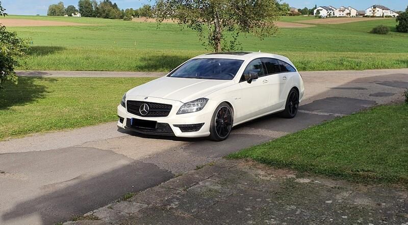 Weiß Gebraucht 2013 Mercedes CLS63 AMG Shooting Brake AMG Kombi | 46.500 € - Bild 1/4