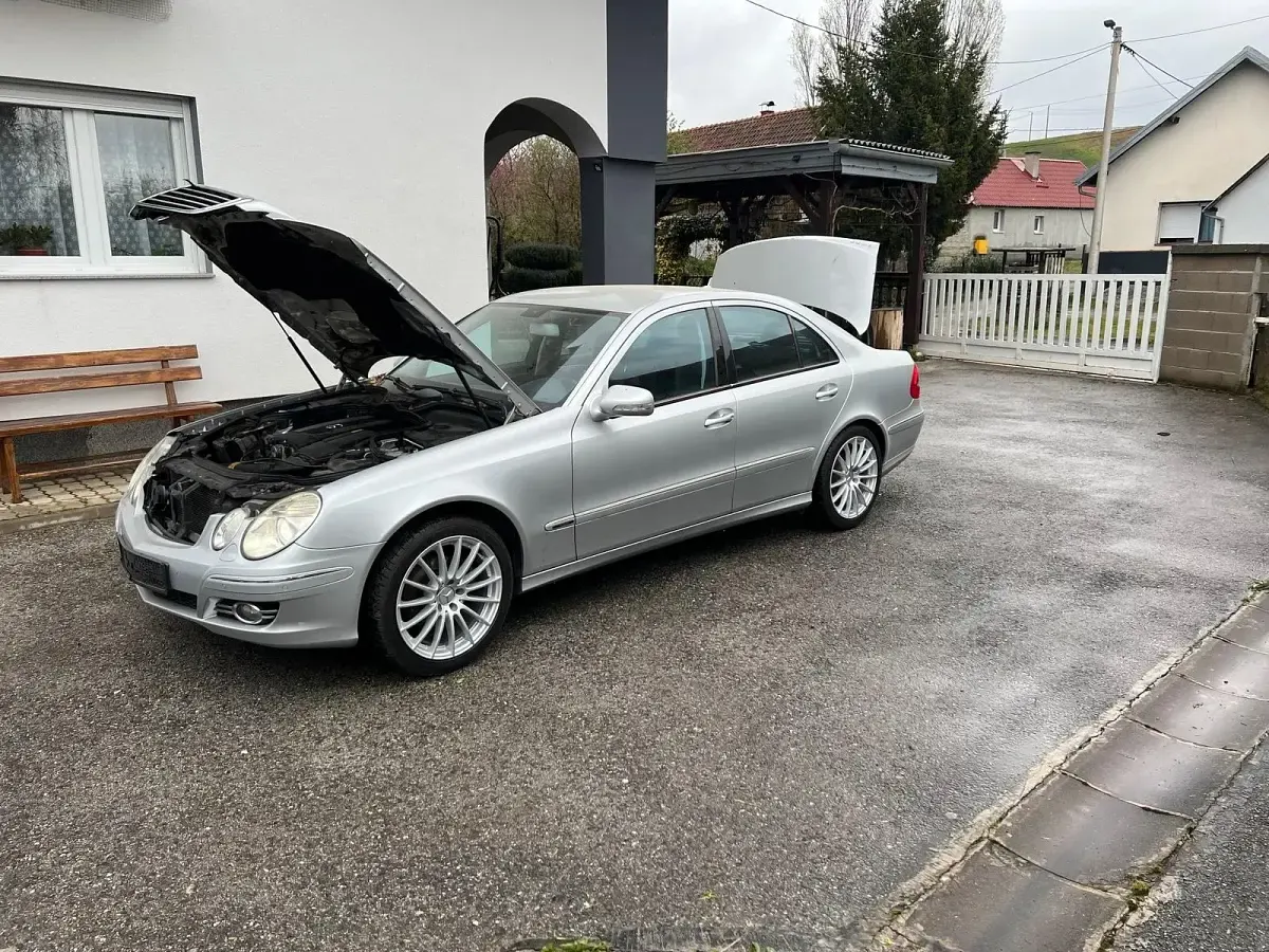 Gebraucht Mercedes E200 184 PS (135 kW) 2006 Grau Limousine