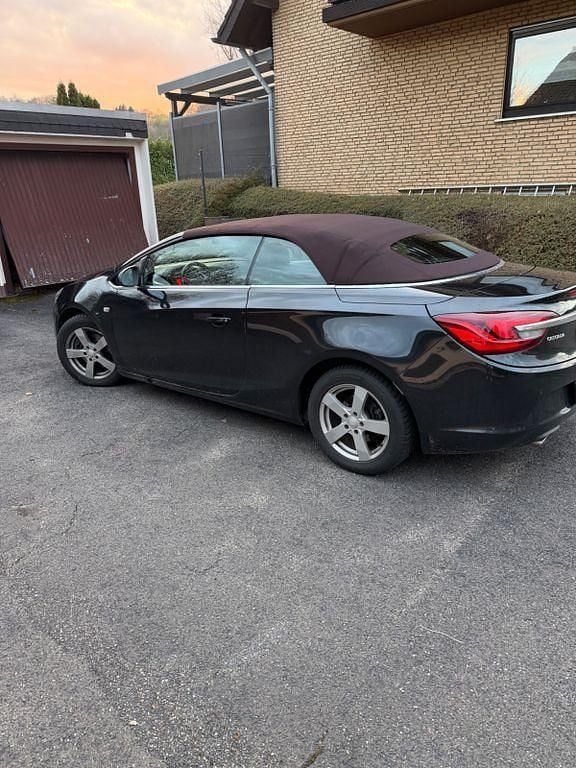 Gebraucht Opel Cascada Edition 120 PS (88 kW) 2013 Schwarz Cabrio