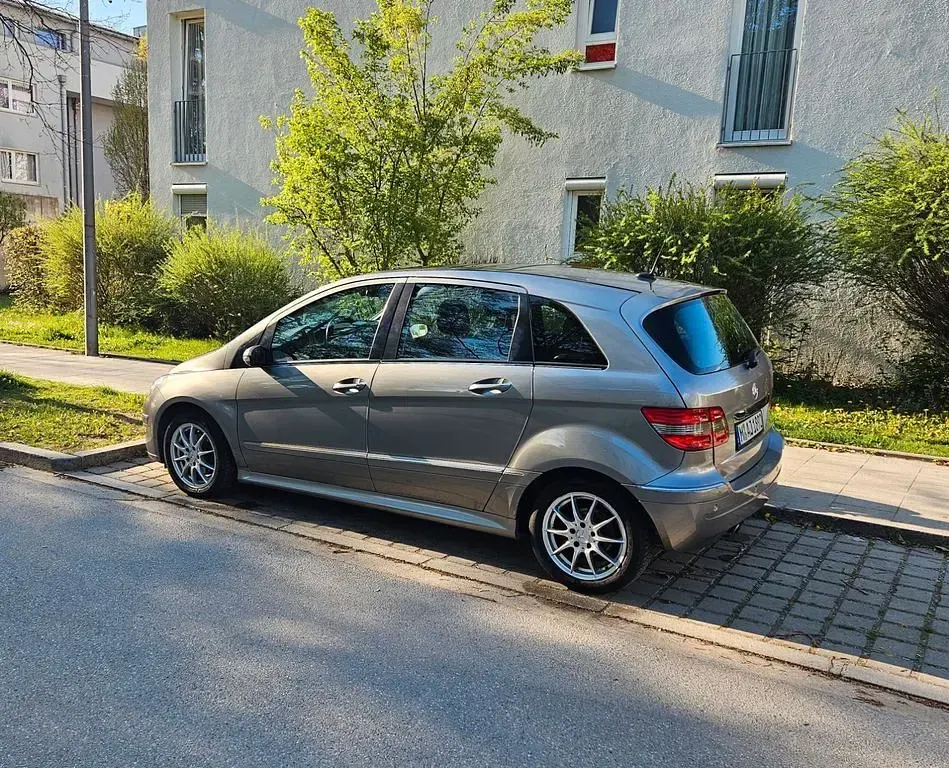 Gebraucht Mercedes B170 116 PS (85 kW) 2006 Grau Van / Kleinbus