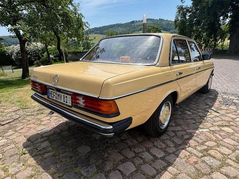Gebraucht Mercedes 200 109 PS (80 kW) 1981 Gelb Limousine
