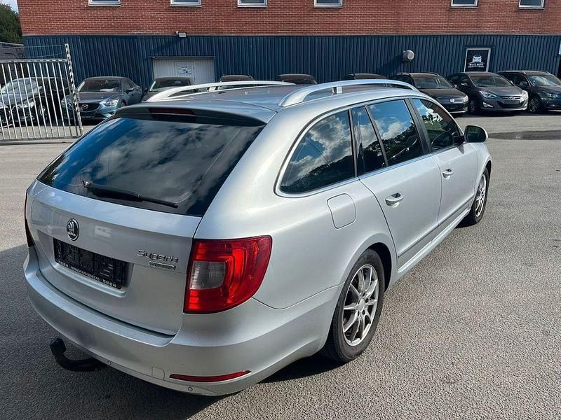 Gebraucht Skoda Superb GreenLine 105 PS (77 kW) 2012 Silber Kombi