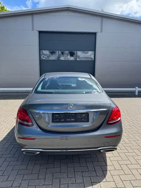 Używany Mercedes E200 184 KM (135 kW) 2016 Szary Sedan/Limuzyna