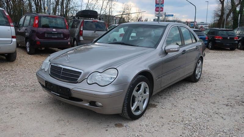Gebraucht Mercedes C180 143 PS (105 kW) 2003 Silber Limousine