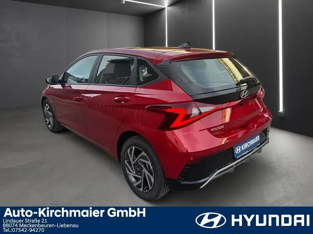 Neu Hyundai i20 Blackline 90 PS (66 kW) 2026 Rot Kleinwagen