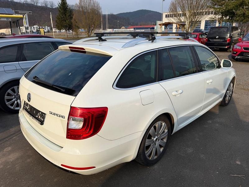 Gebraucht Skoda Superb Ambition 140 PS (102 kW) 2015 Weiß Kombi
