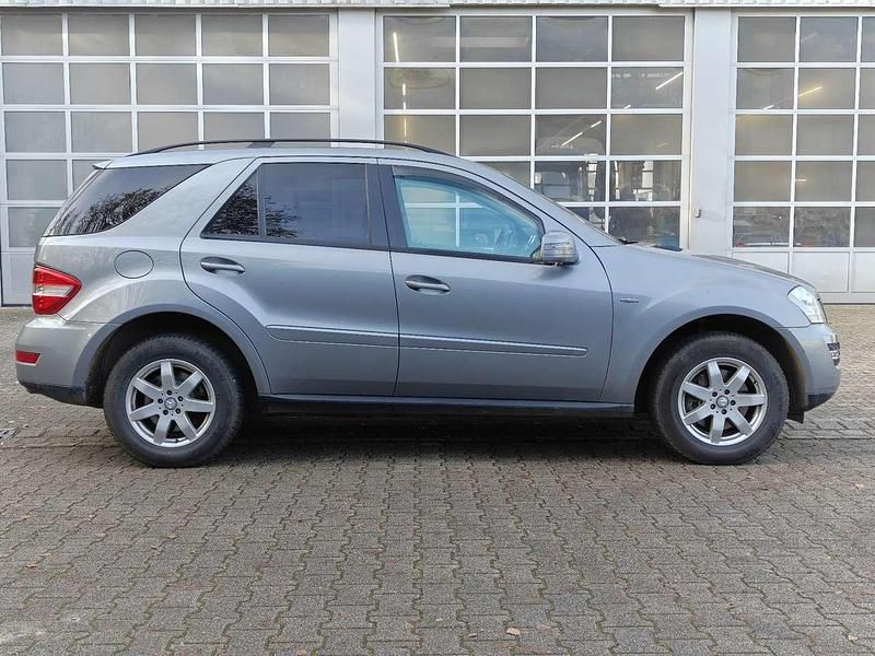 Gebraucht Mercedes ML300 204 PS (150 kW) 2010 Grau SUV