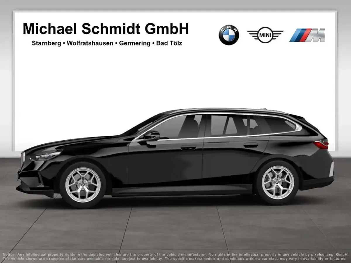 Gebraucht BMW 520 M Sport 197 PS (144 kW) 2025 Saphirschwarz Kombi