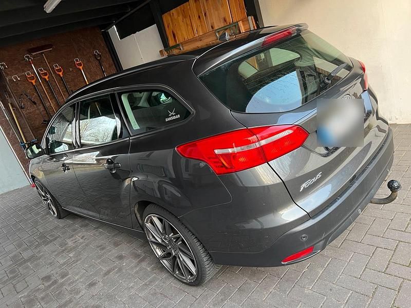 Gebraucht Ford Focus 125 PS (91 kW) 2015 Grau Kombi
