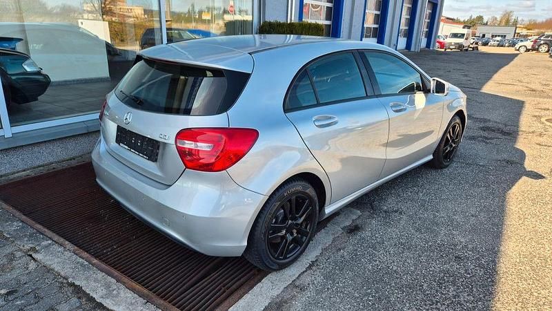 Gebraucht Mercedes A180 109 PS (80 kW) 2014 Silber Limousine