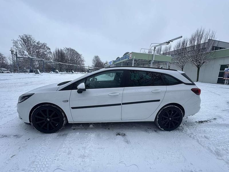 Używany Opel Astra Edition 95 KM (69 kW) 2016 Biały Kombi
