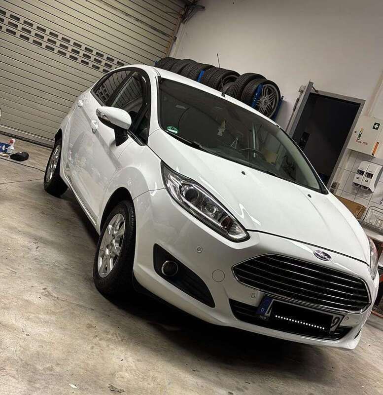 Weiß Gebraucht 2016 Ford Fiesta Titanium Kleinwagen | 7.000 € (Fairer Preis) - Bild 1/3
