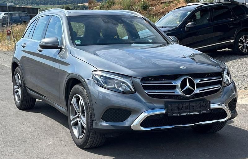 Grau Gebraucht 2019 Mercedes GLC220 SUV | 21.800 € (Superpreis) - Bild 1/4