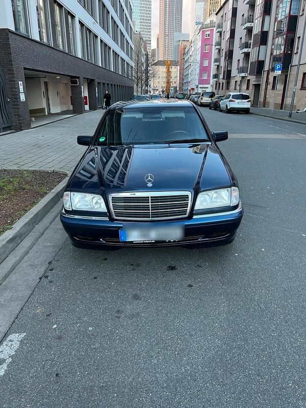 Blau Gebraucht 2000 Mercedes C240 Limousine | 7.300 € - Bild 1/4