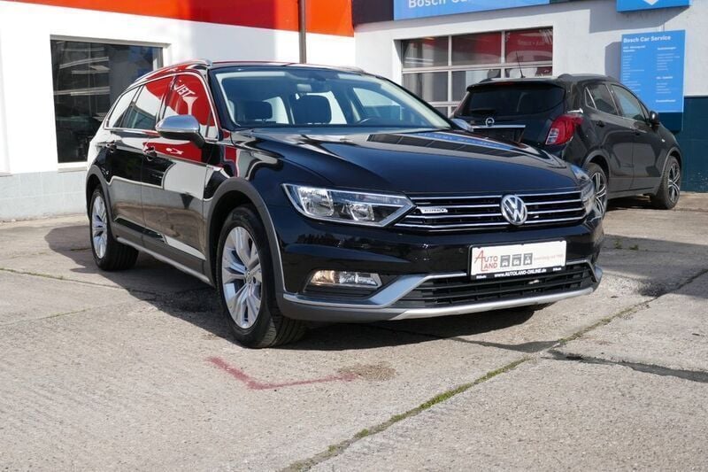 Deep black perleffekt Gebraucht 2018 VW Passat Alltrack Kombi | 21.990 € (Superpreis) - Bild 1/4