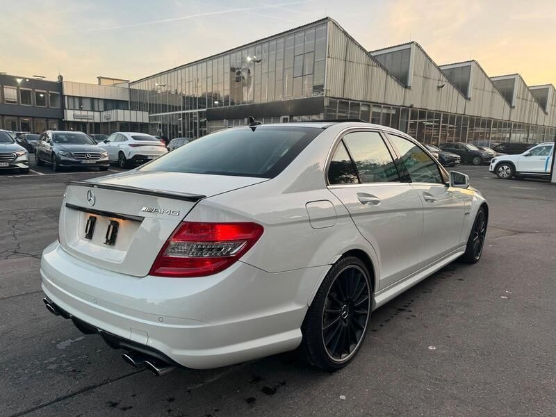 Weiß Gebraucht 2011 Mercedes C63 AMG AMG Limousine | 38.999 € - Bild 1/4