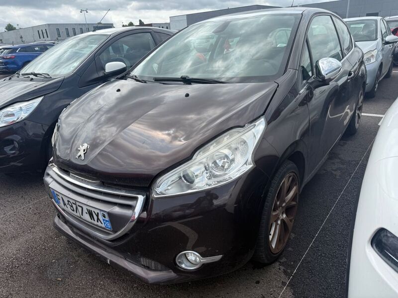 Gebraucht Peugeot 208 114 PS (83 kW) 2013 Violett Kleinwagen