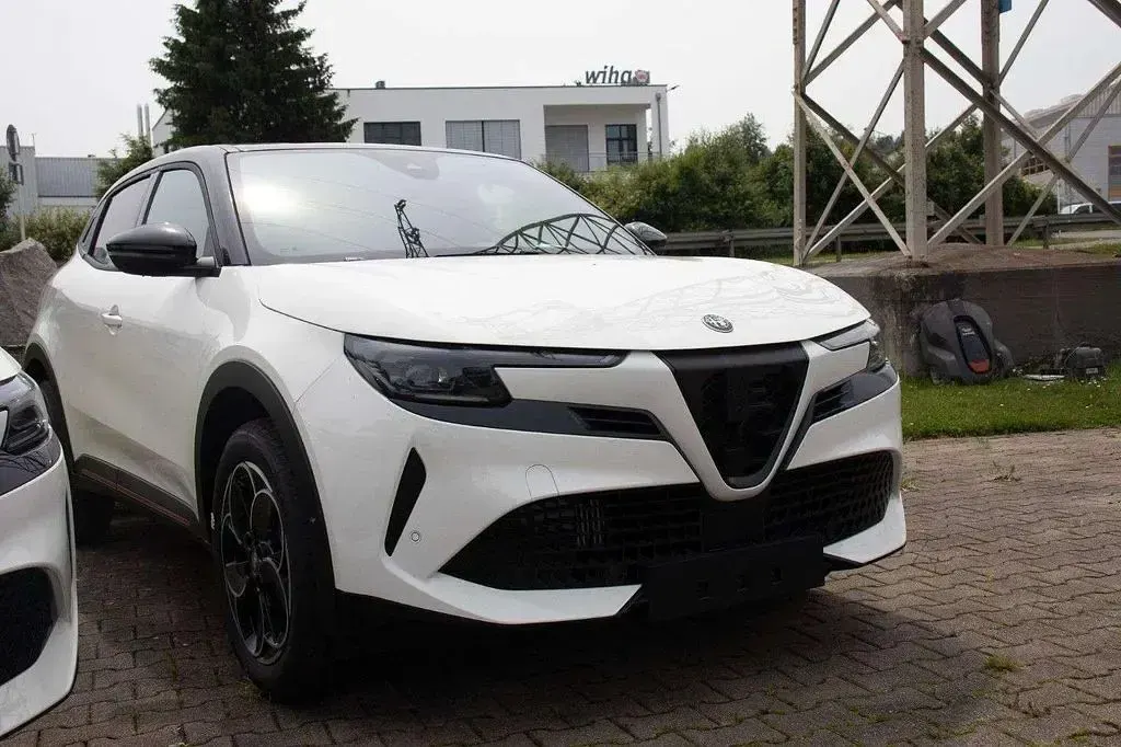 Gebraucht Alfa Romeo Junior Tech Edition 145 PS (106 kW) 2025 Weiß SUV