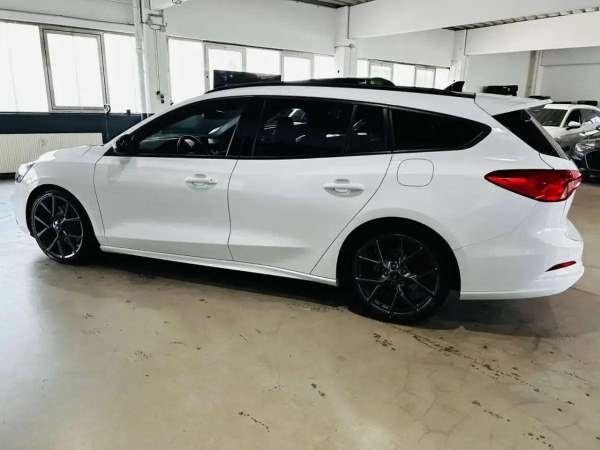 Gebraucht Ford Focus Performance Edition 280 PS (205 kW) 2020 Frozen white Kombi